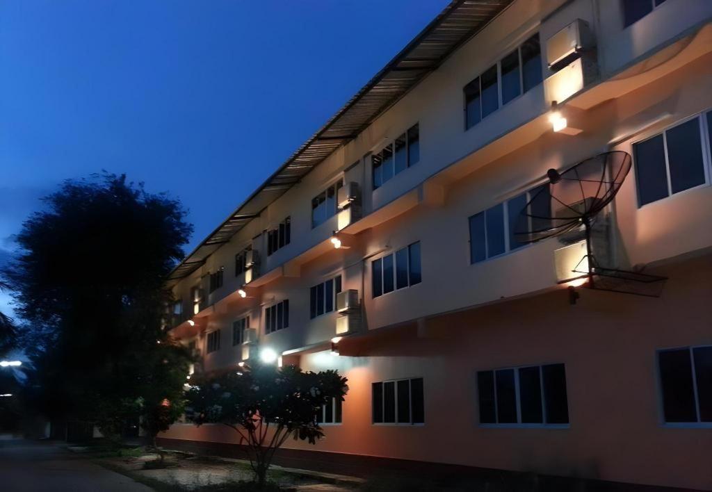 Bussarakam Place Hotel จันทบุรี ภายนอก รูปภาพ