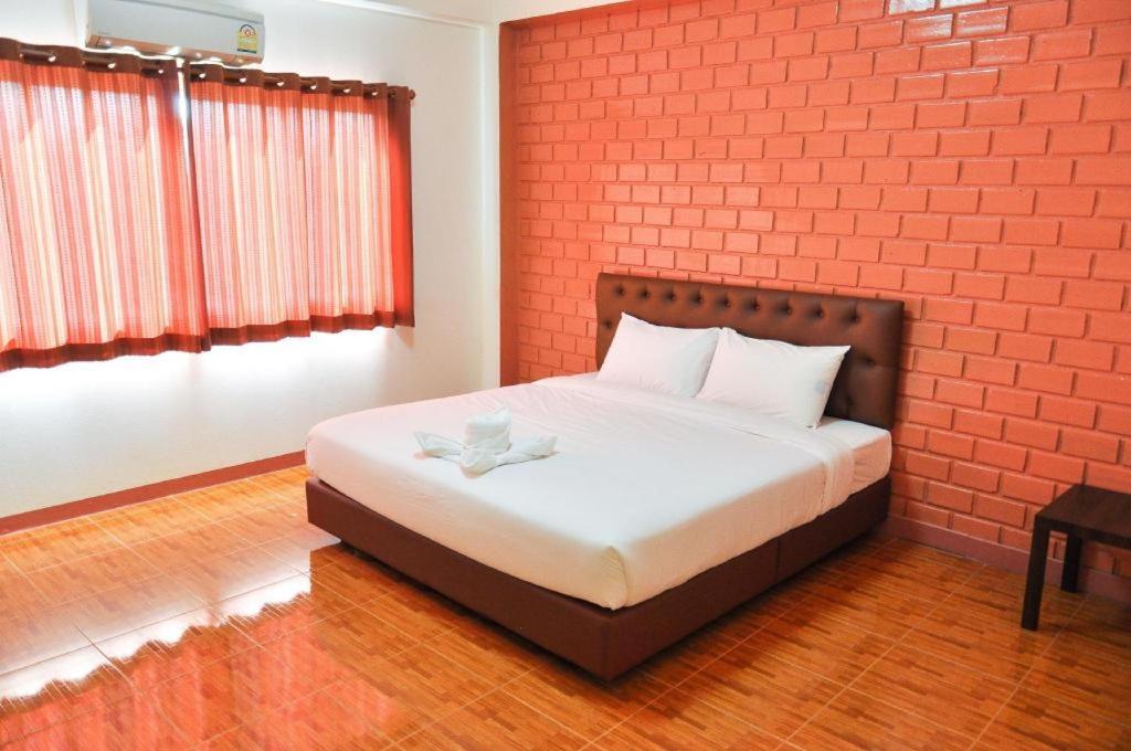 Bussarakam Place Hotel จันทบุรี ภายนอก รูปภาพ