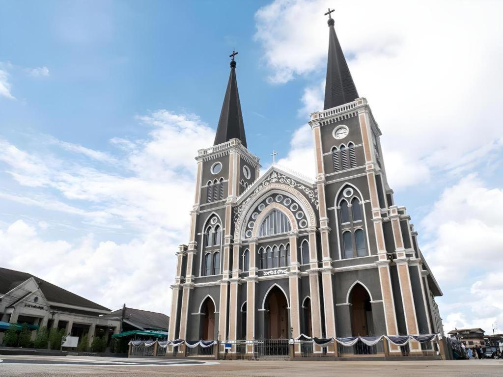 Bussarakam Place Hotel จันทบุรี ภายนอก รูปภาพ