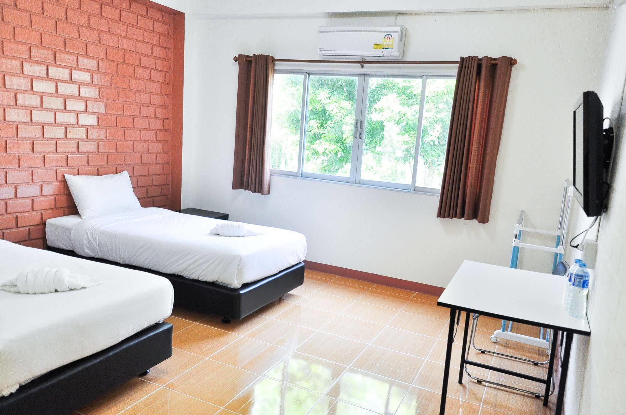 Bussarakam Place Hotel จันทบุรี ภายนอก รูปภาพ